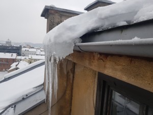 Sniego valymas ir varvekliu salinimas (2)